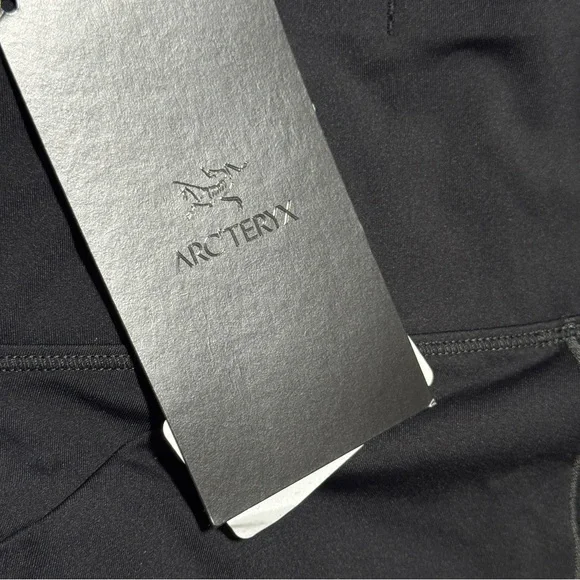 ARC'TERYX Essent High Rise Shorts Stretch Pull On 8" Women's Size 2 Black  - NEW - Picture 6 of 10